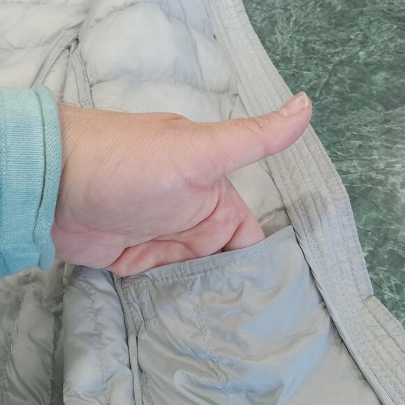 32 Degree Heat Women’s Full Zip Puffer Vest Gray Medium, Soft Lightweight Euc - Picture 13 of 13